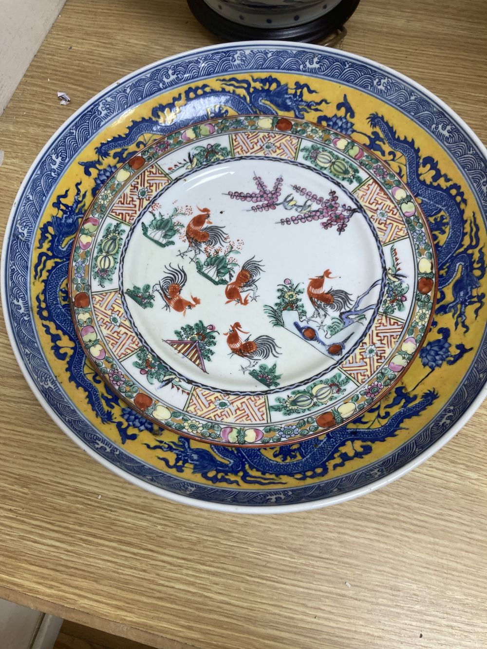 A Chinese blue and white lamp, 33cm excl. light fitting, a large Chinese dragon dish, 41cm and two Canton dishes